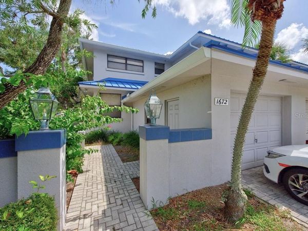 1672 WATERMARK CIRCLE NE, ST PETERSBURG, FL 33702