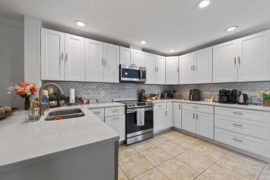 1672 Watermark Circle Ne, Saint Petersburg, FL 33702 Photo