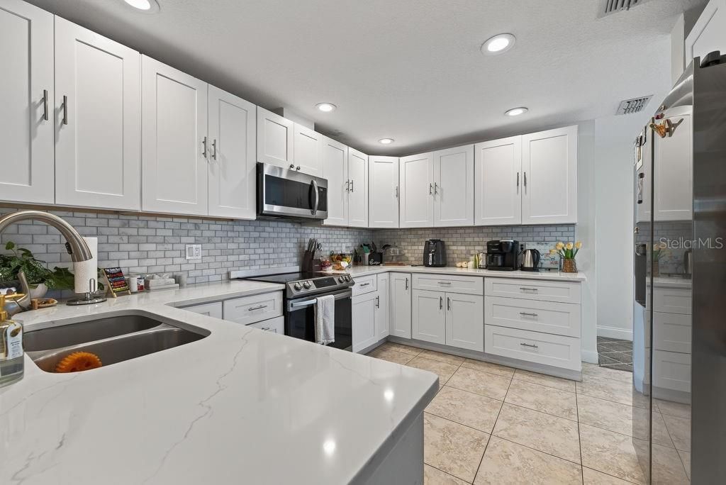 1672 Watermark Circle Ne, Saint Petersburg, FL 33702 Photo