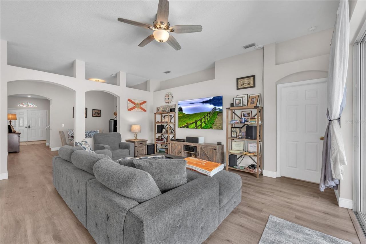 4306 Orange Ridge Court , Valrico, FL 33596 Photo