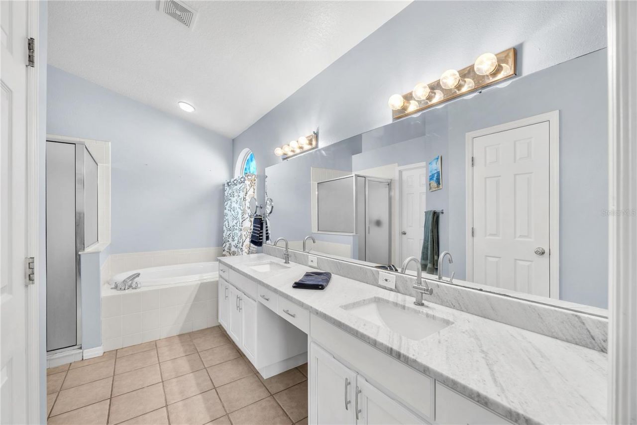 4306 Orange Ridge Court , Valrico, FL 33596 Photo