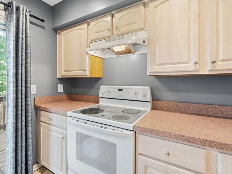 9132 Dominion Circle, Cincinnati, OH 45249 Photo 18