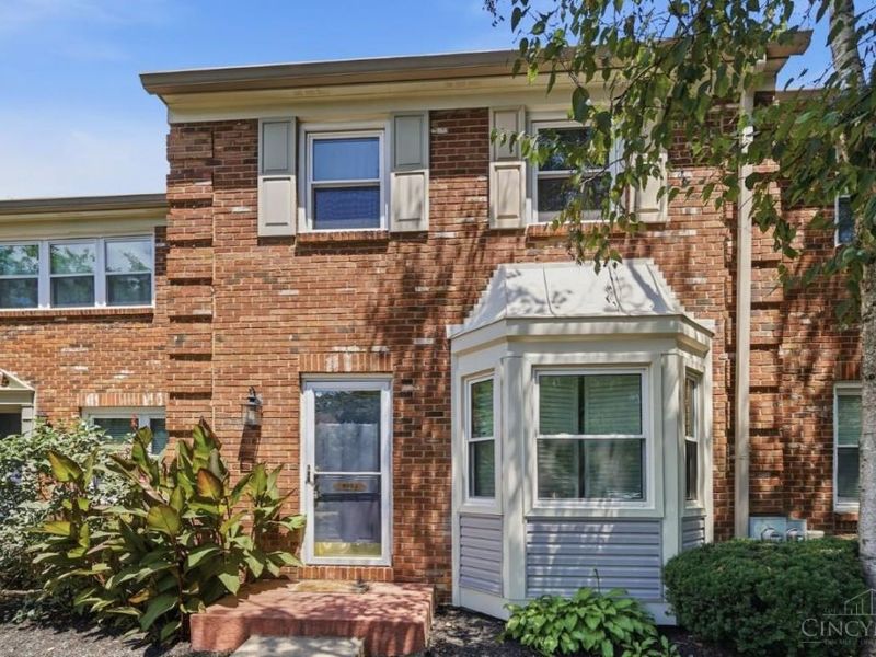 9132 Dominion Circle, Cincinnati, OH 45249 Photo 2