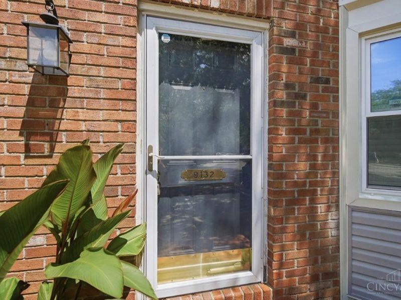 9132 Dominion Circle, Cincinnati, OH 45249 Photo 4