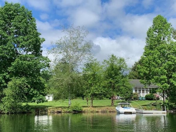 32 SHORE DRIVE, TUNKHANNOCK, PA 18657
