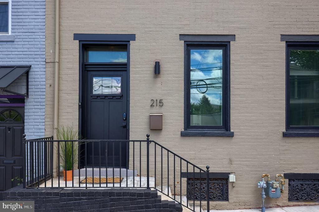 215 N LIME STREET, LANCASTER, PA 17602