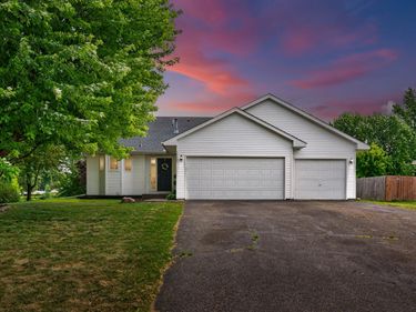 10607 56th Street NE, Albertville, MN 55301