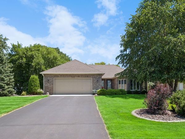 314 Wedgewood Drive, Mahtomedi, MN 55115