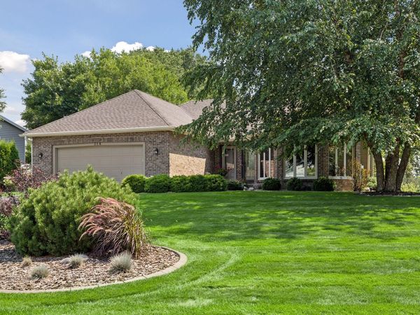 314 Wedgewood Drive, Mahtomedi, MN 55115