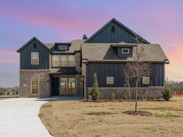 610 Crystal Lake Lane, Red Oak, TX 75154