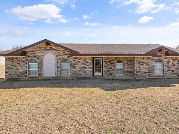 2001 San Jacinto Drive , Arlington, TX 76012