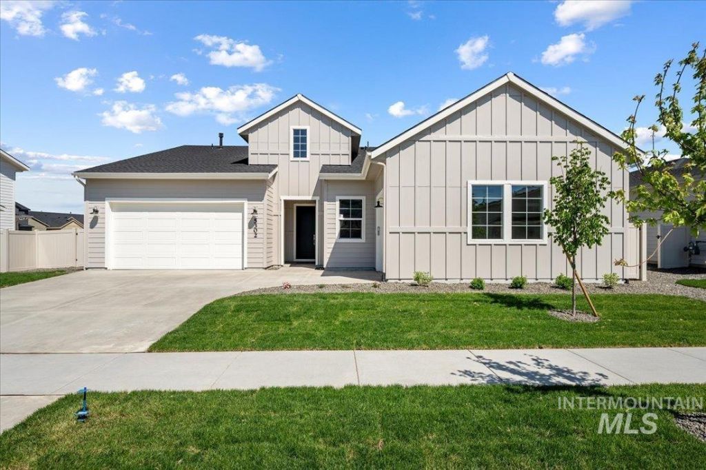 947 W Hammer Falls Dr, Meridian, ID 83642 Main Photo