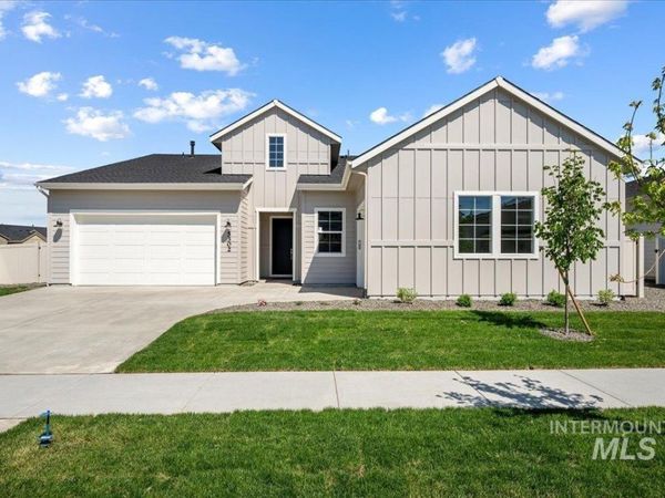 947 W Hammer Falls Dr, Meridian, ID 83642