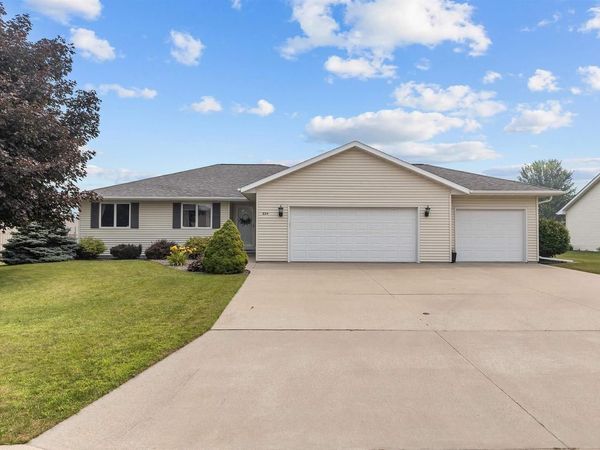 824 S MILL STREET, Hortonville, WI 54944