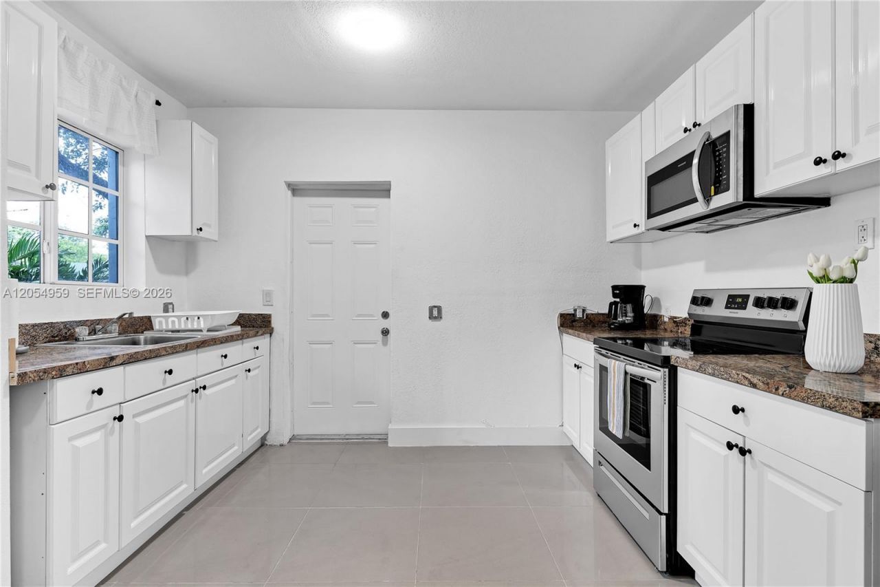 6344 NW Miami Pl, Miami, FL 33150 Photo