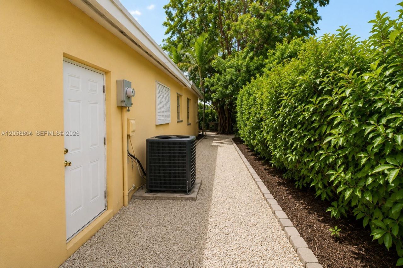 948 NW 9th Ct , Homestead, FL 33030 Photo