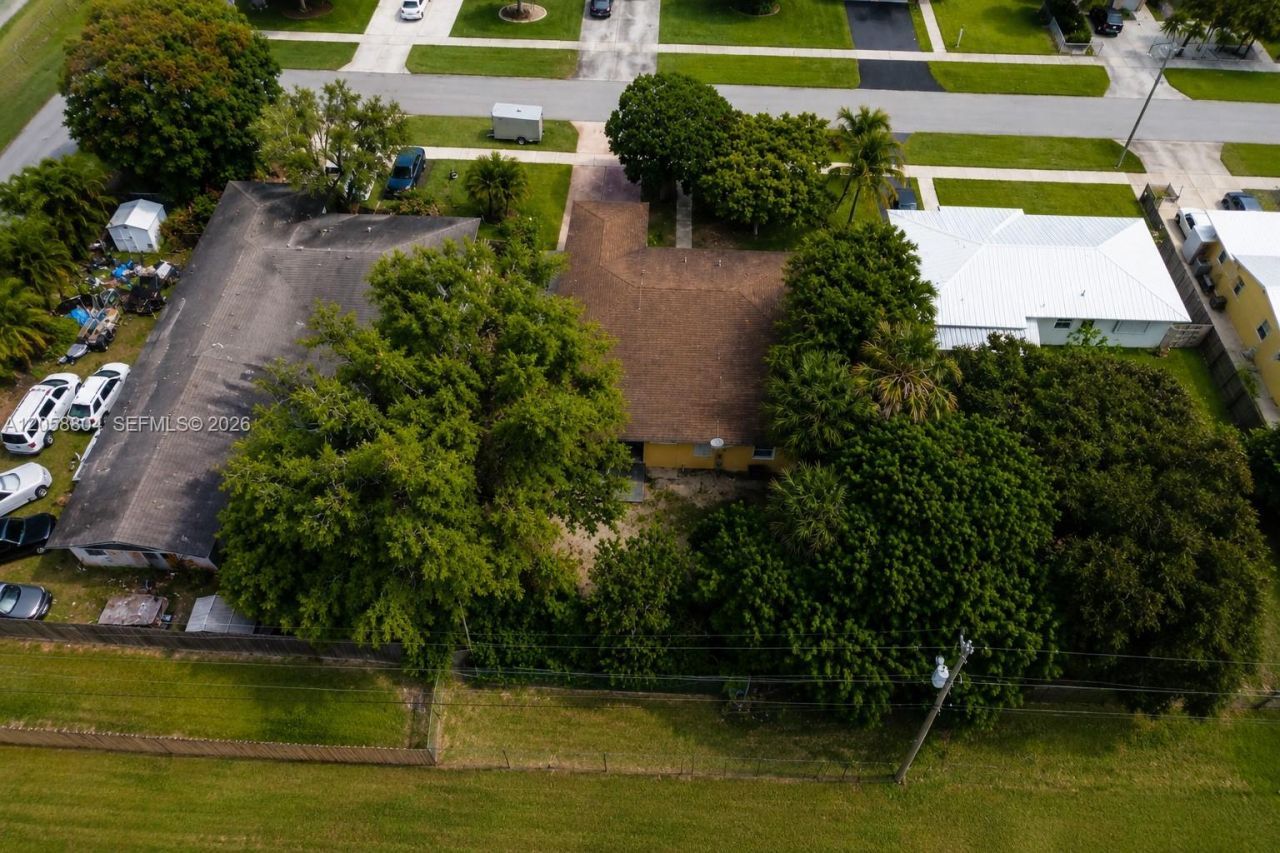 948 NW 9th Ct , Homestead, FL 33030 Photo