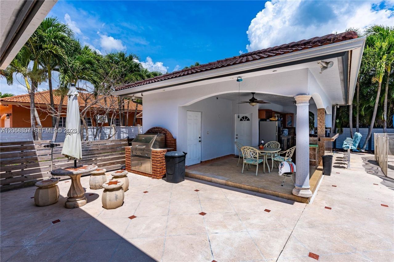 12969 SW 220th Ter, Miami, FL 33170 Photo