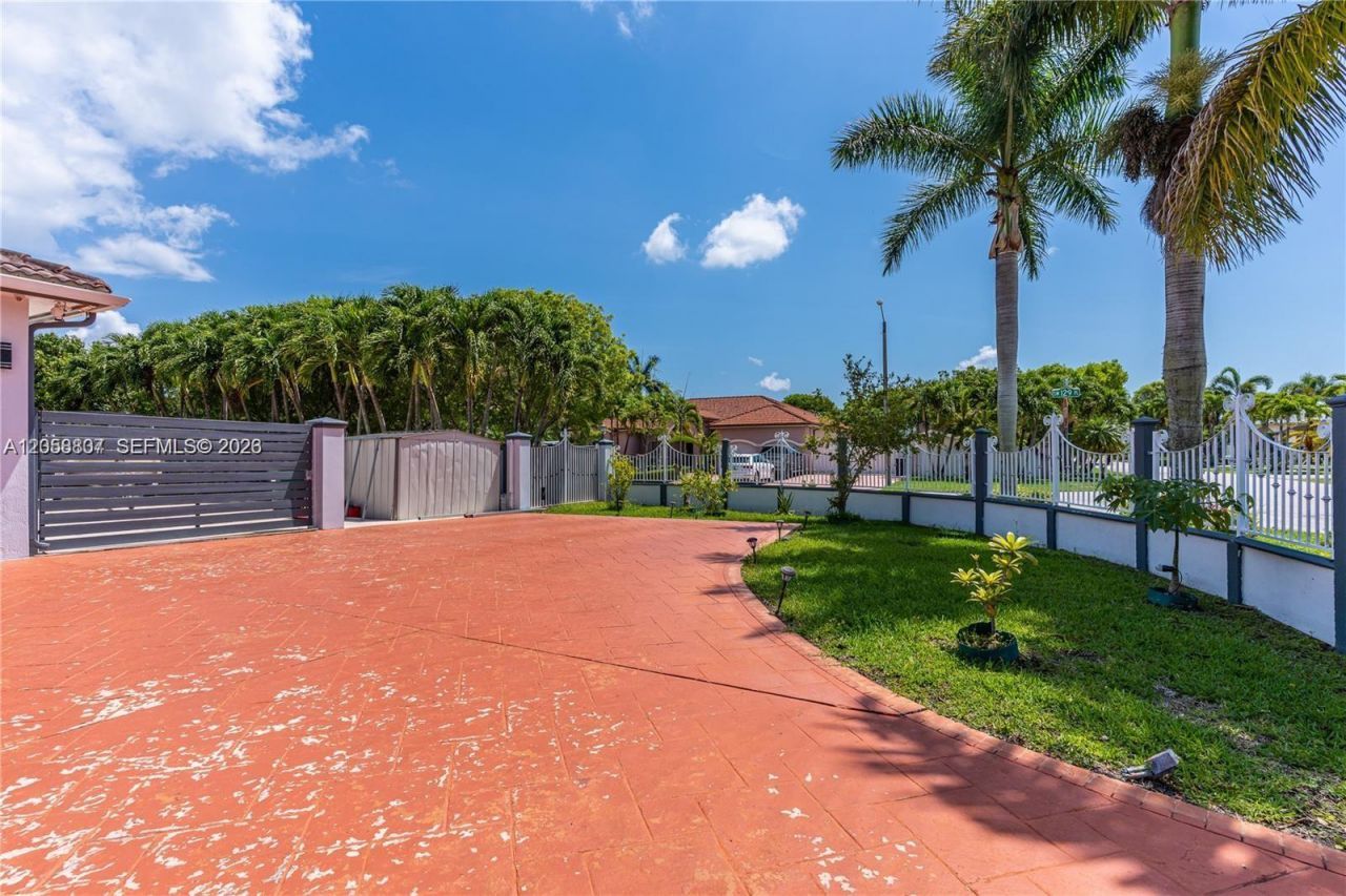 12969 SW 220th Ter, Miami, FL 33170 Photo