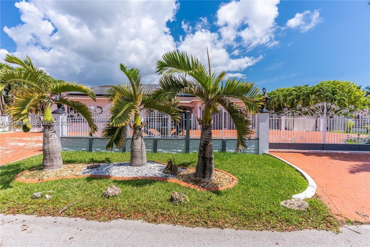 12969 SW 220th Ter, Miami, FL 33170 Photo