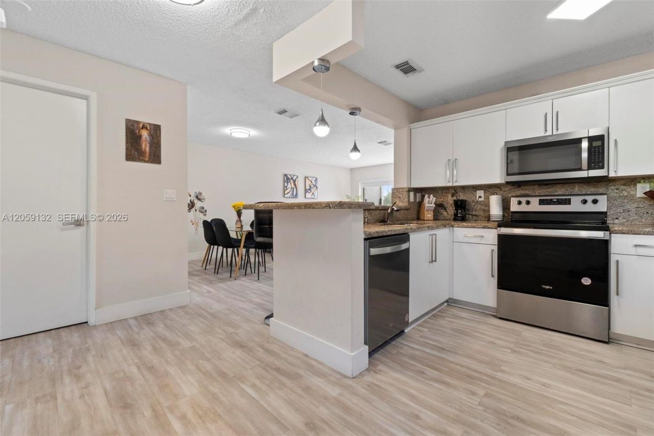 4736 NW 114th Ave , Unit 205, Doral, FL 33178 Photo