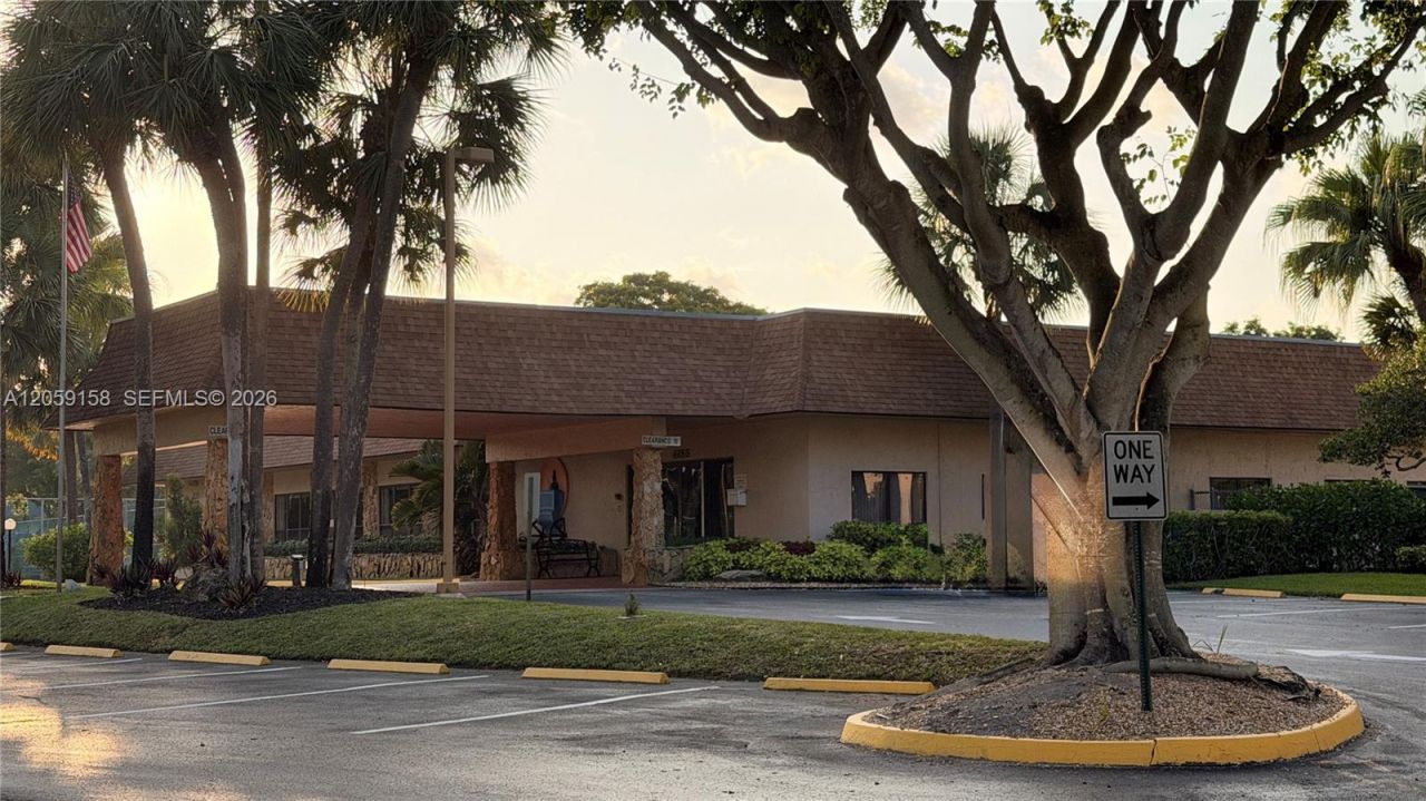 6090 N Sabal Palm Blvd, Unit 311, Tamarac, FL 33319 Photo