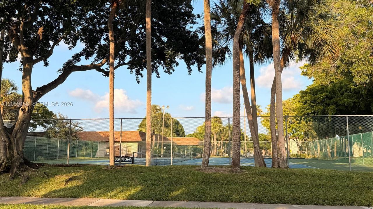 6090 N Sabal Palm Blvd, Unit 311, Tamarac, FL 33319 Photo