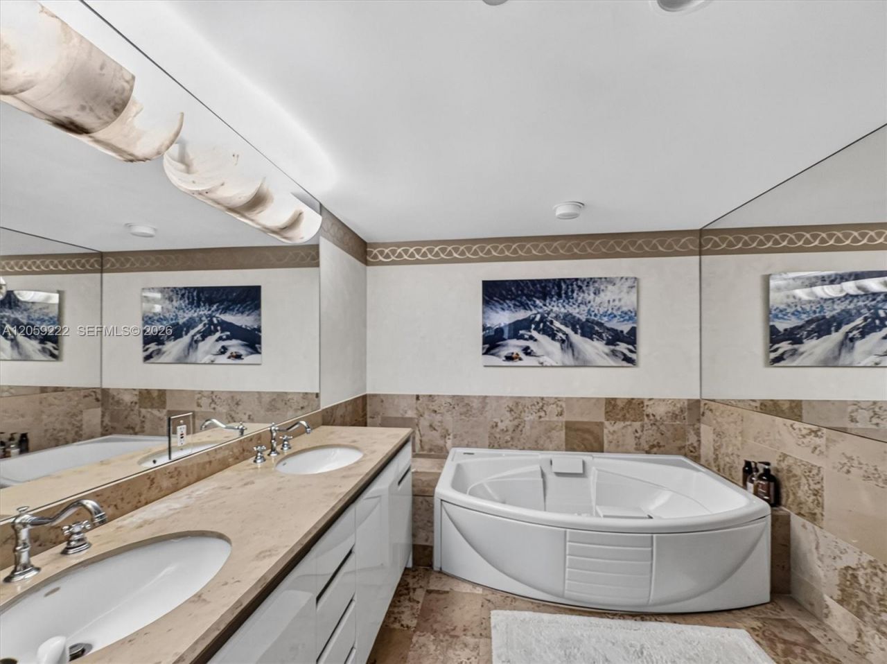 1455 Ocean Dr , Unit 704, Miami Beach, FL 33139 Photo