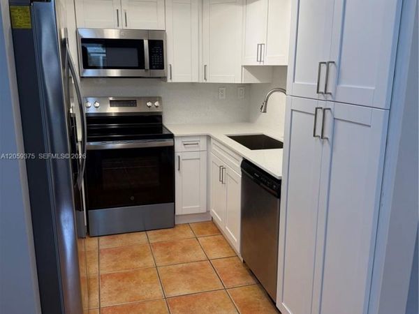 8810 SW 123rd Ct, Unit M-209, Miami, FL 33186