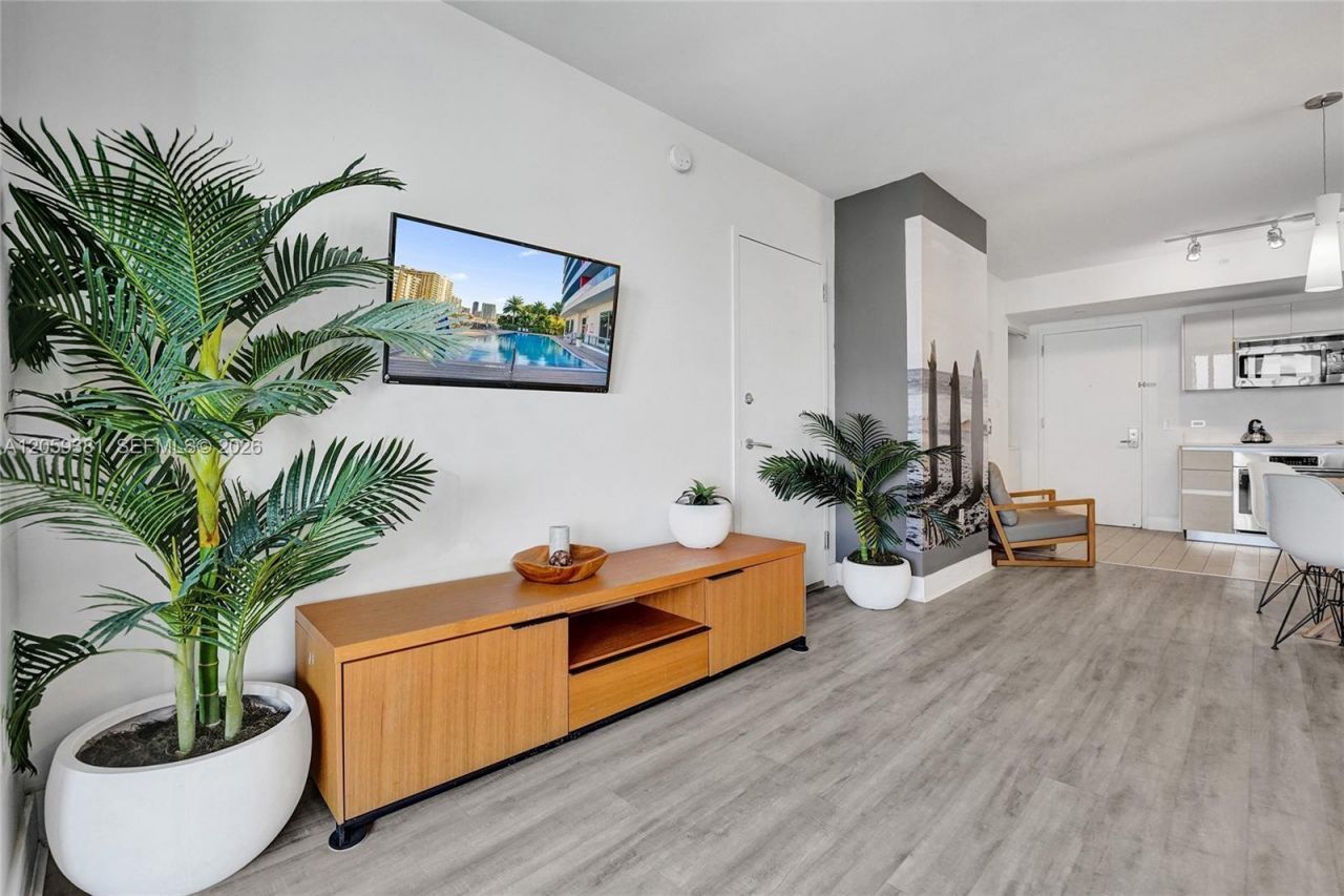 2602 E Hallandale Beach Blvd, Unit R906, Hallandale Beach, FL 33009 Photo