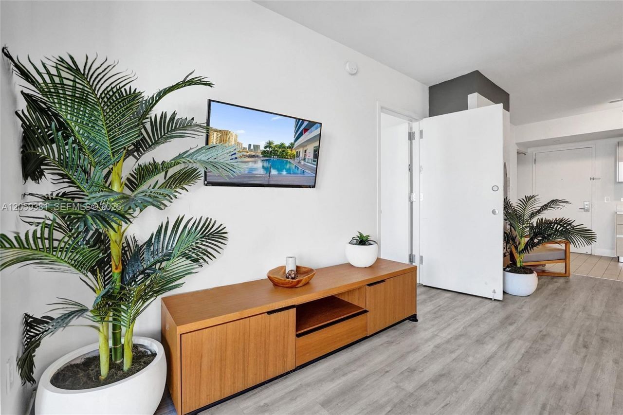2602 E Hallandale Beach Blvd, Unit R906, Hallandale Beach, FL 33009 Photo