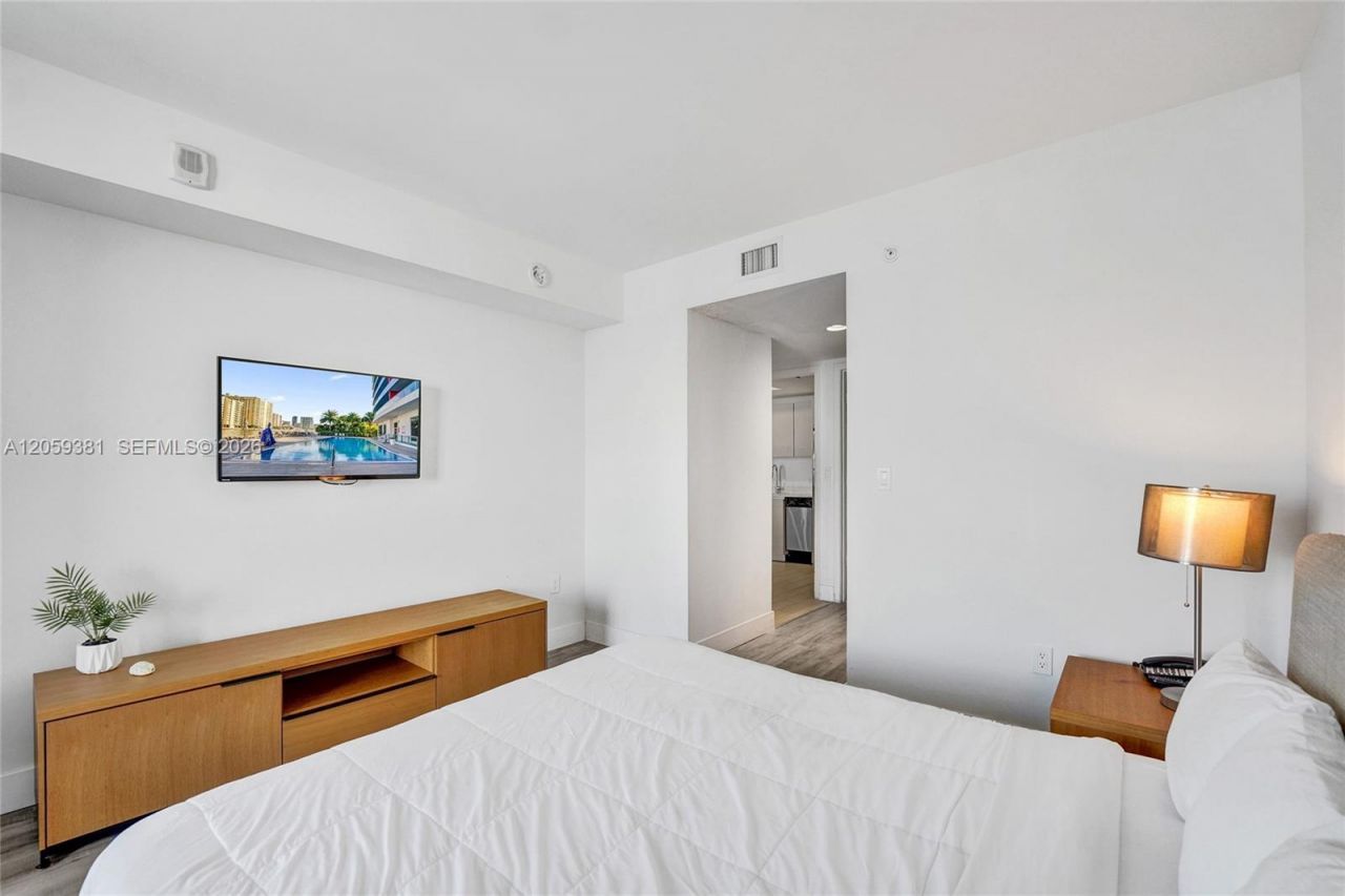 2602 E Hallandale Beach Blvd, Unit R906, Hallandale Beach, FL 33009 Photo