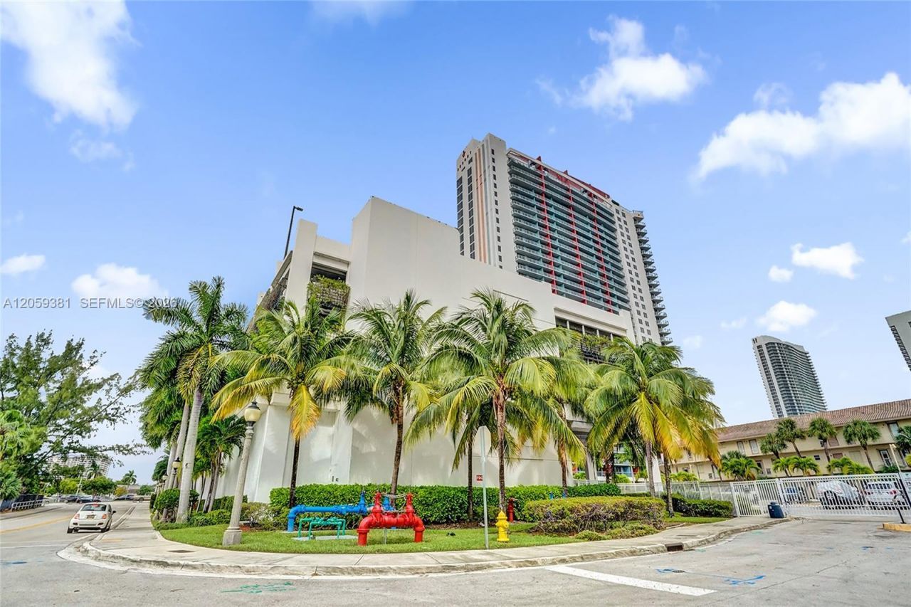 2602 E Hallandale Beach Blvd, Unit R906, Hallandale Beach, FL 33009 Photo