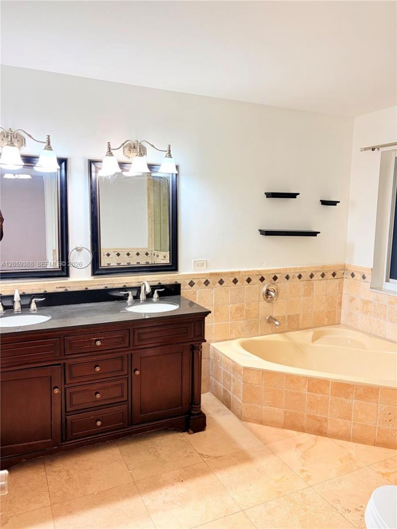 1581 SW 106 Ave, Pembroke Pines, FL 33025 Photo