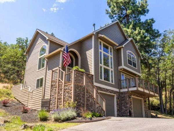 6818 Coopers Hawk Road, Klamath Falls, OR 97601
