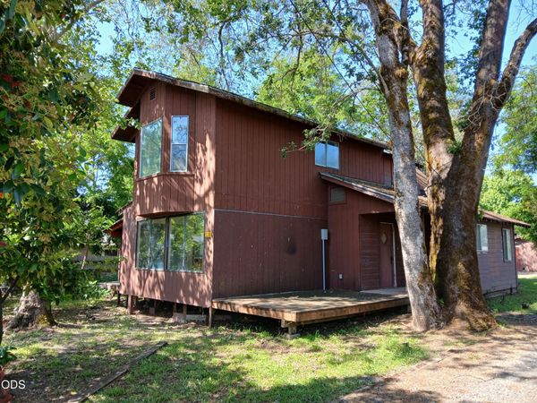 1340 Dowell Road, Grants Pass, OR 97527