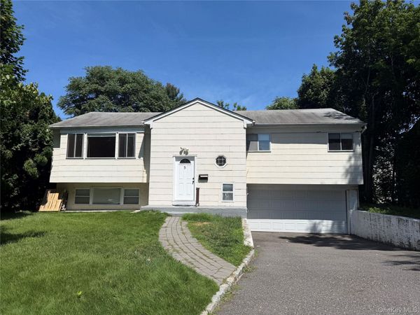 5 elm Street , Great Neck, NY 11021