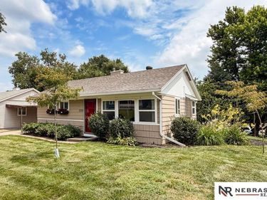 3319 S 40th Street, Omaha, NE 68105