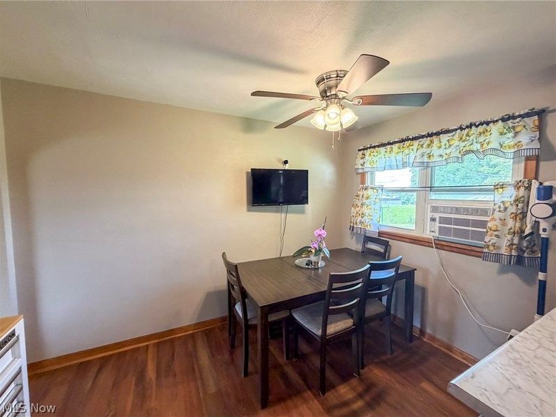 568 12th Street NW, Carrollton, OH 44615 Photo 5