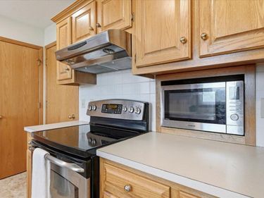6 HACKETT Drive, OAKLAND, IA 51560