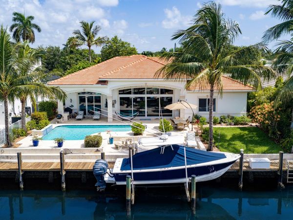 2760 NE 51st Street, Lighthouse Point, FL 33064