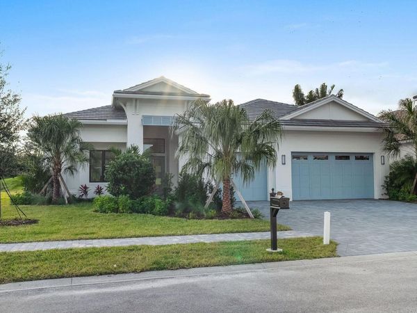 110 SE Via Verona, Port St. Lucie, FL 34984