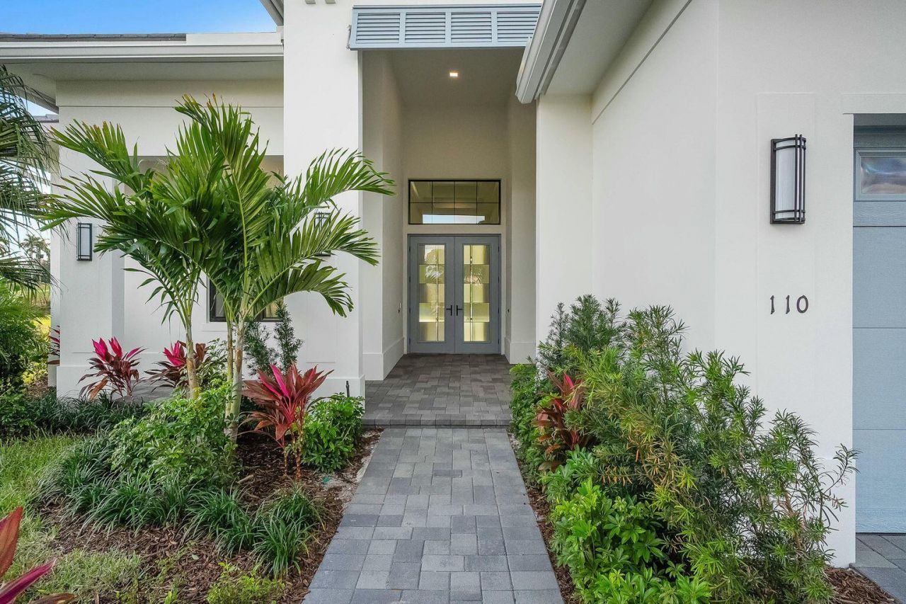 110 SE Via Verona, Port Saint Lucie, FL 34984 Photo