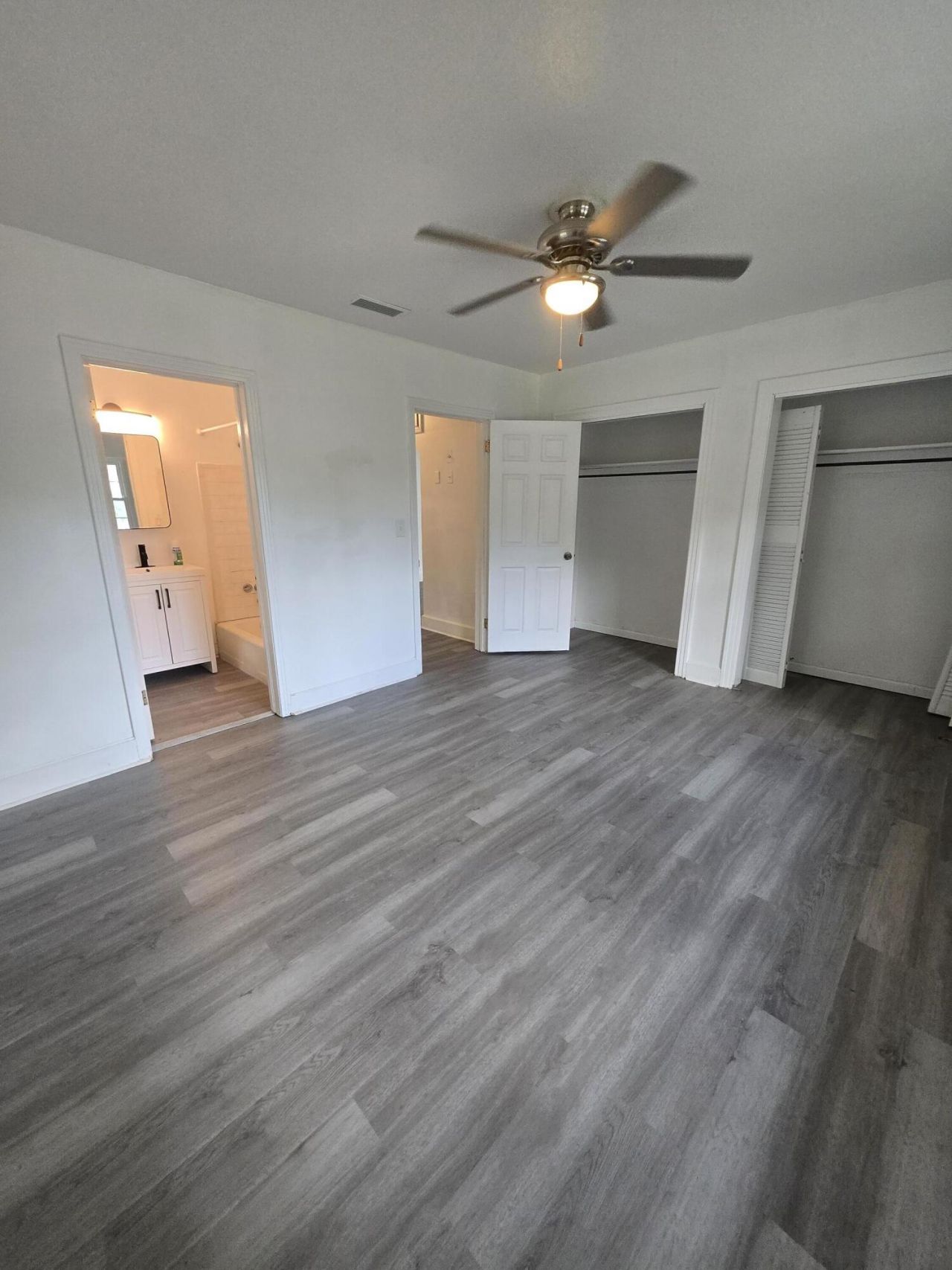 8305 Hogan Road, Jacksonville, FL 32216 Photo
