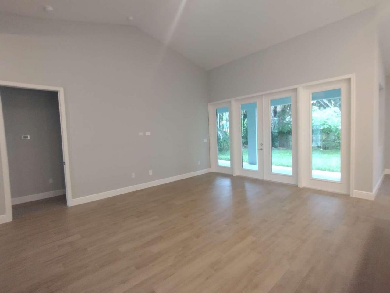 662 NE Waverly Terrace, Jensen Beach, FL 34957 Photo