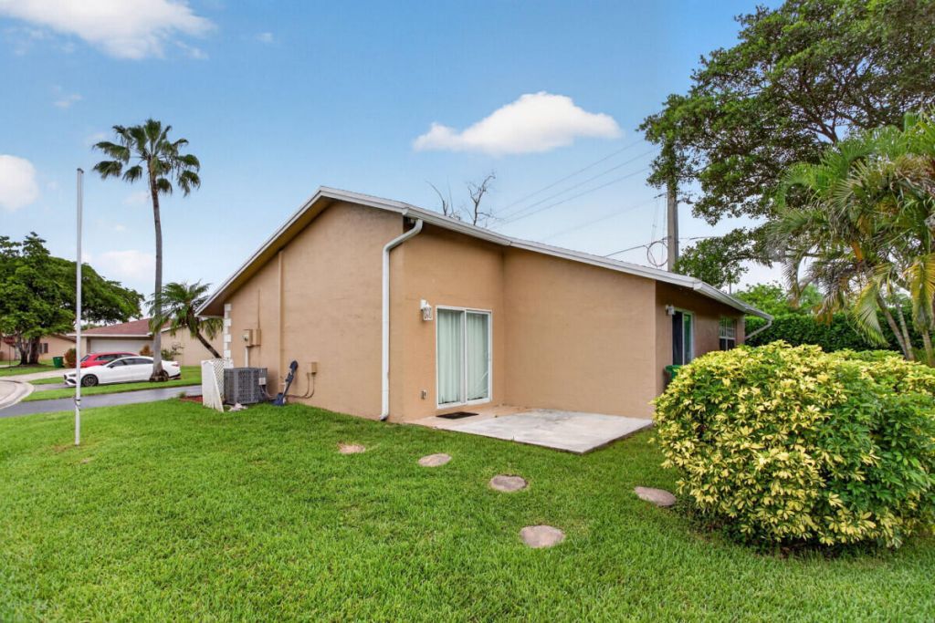 7516 NW 88th Terrace, Tamarac, FL 33321 Photo