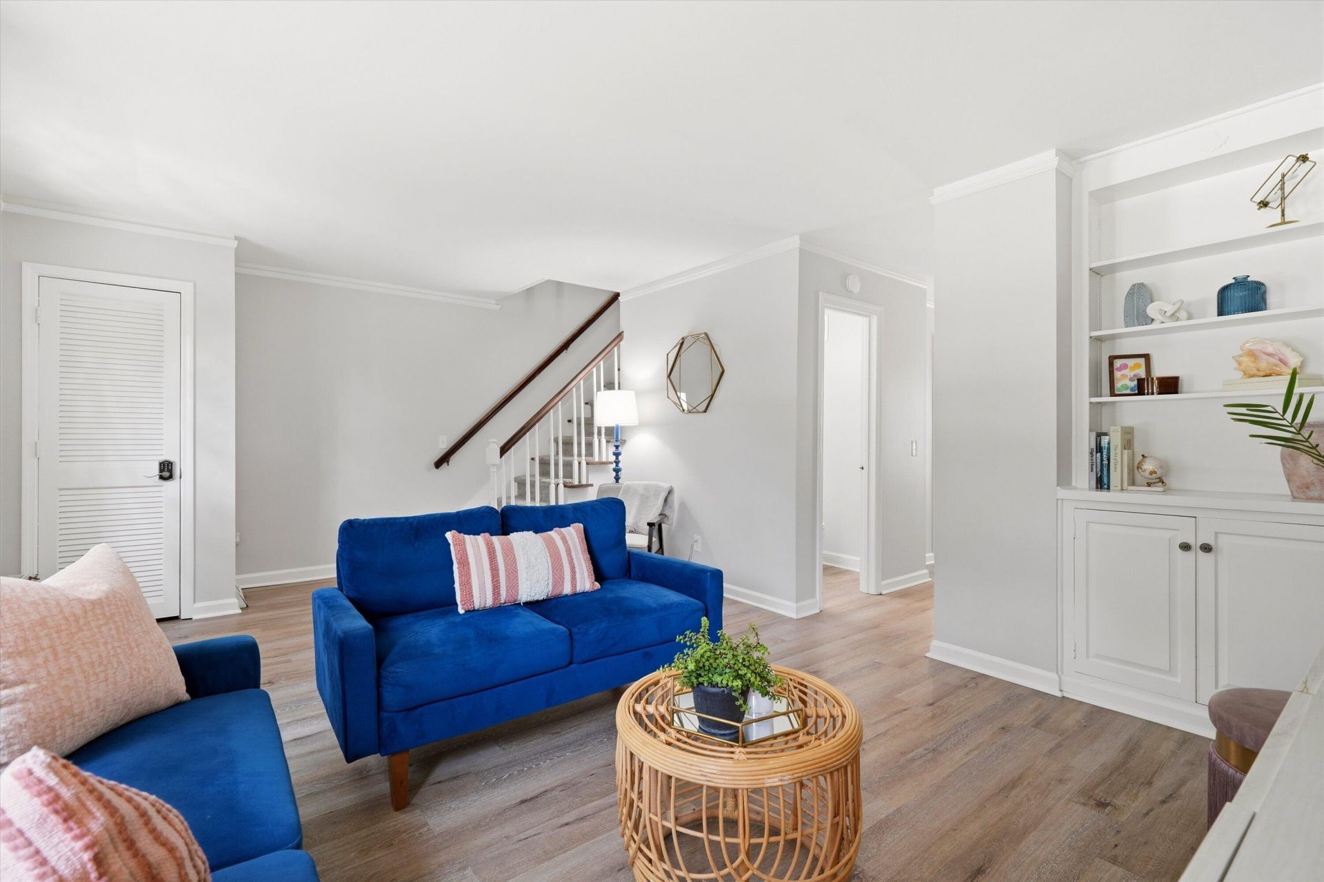 933 Cottingham Drive Photo 4