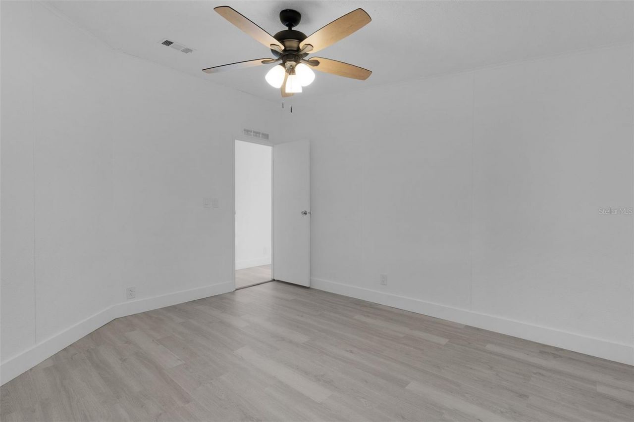 27817 W Pelican Isle Drive, Leesburg, FL 34748 Photo