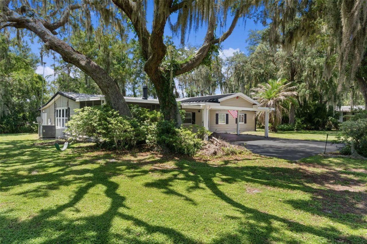27817 W Pelican Isle Drive, Leesburg, FL 34748 Photo