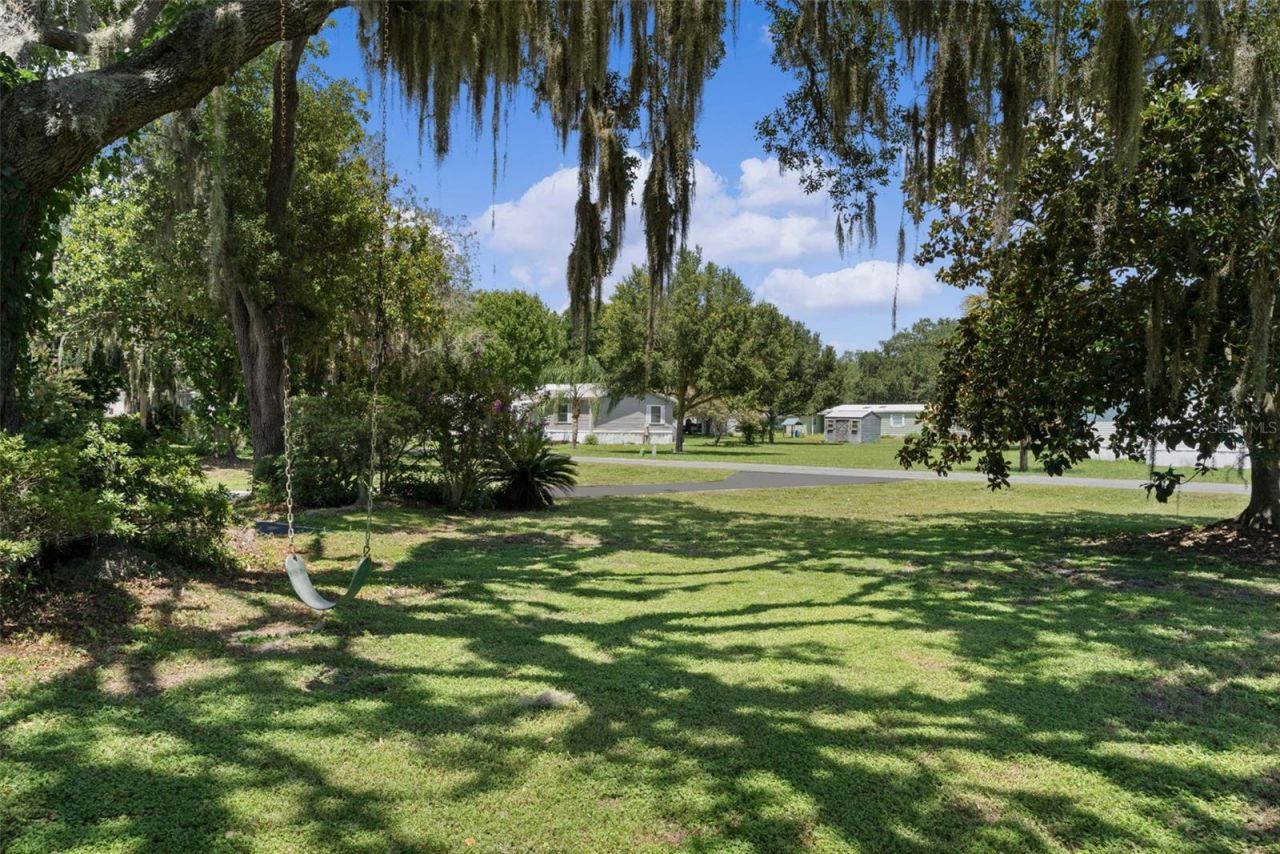 27817 W Pelican Isle Drive, Leesburg, FL 34748 Photo